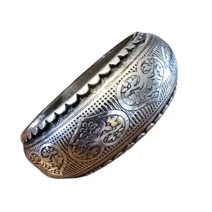 Bohemian Silvertone Heart Bangle Braclet in EUC